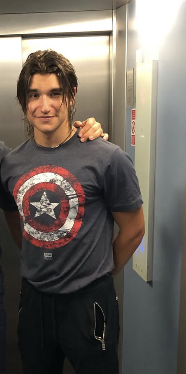 Mladší já s Captain America tričkem