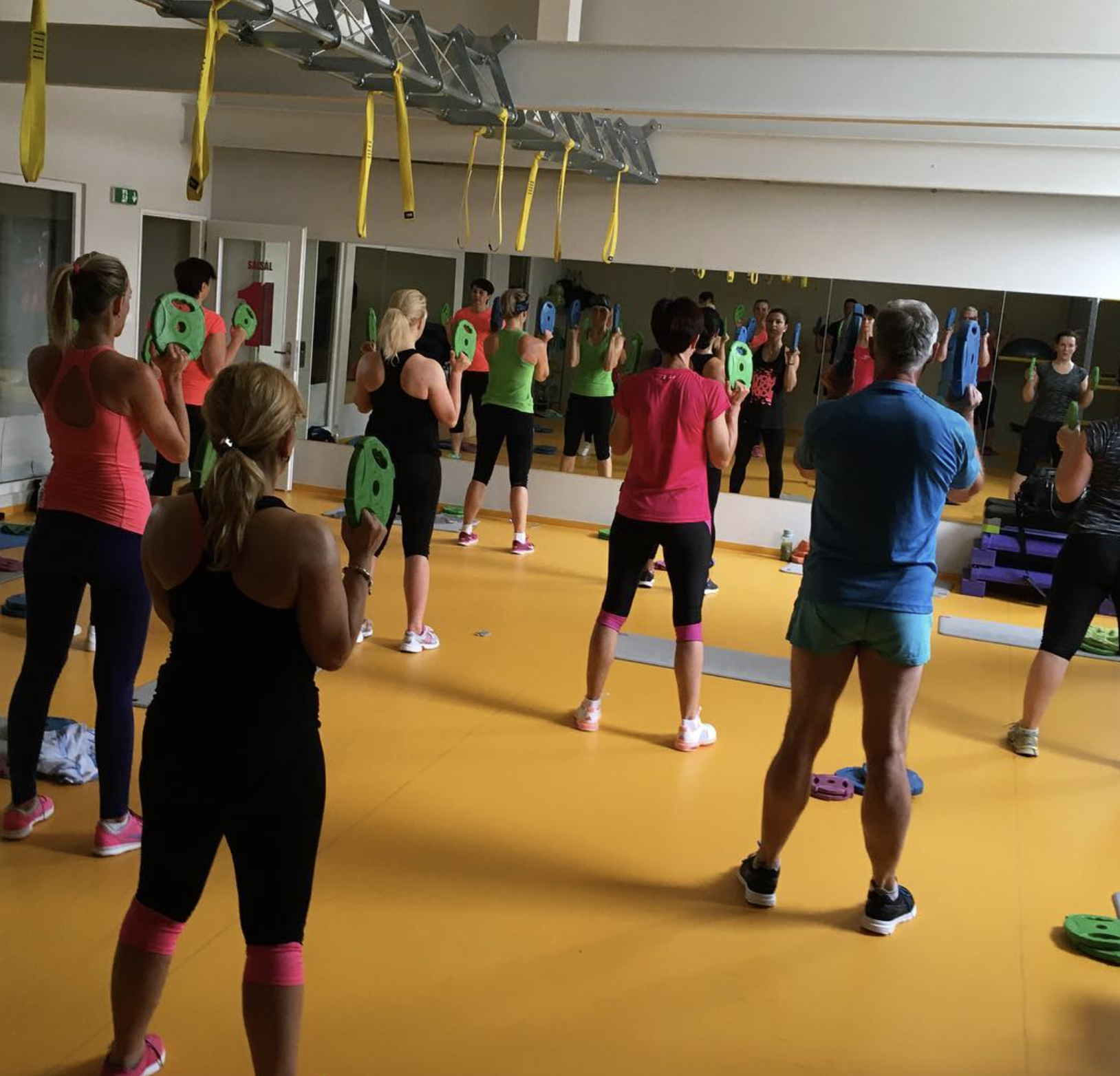 Skupinové cvičení s diskovými pomůckami z roku 2016