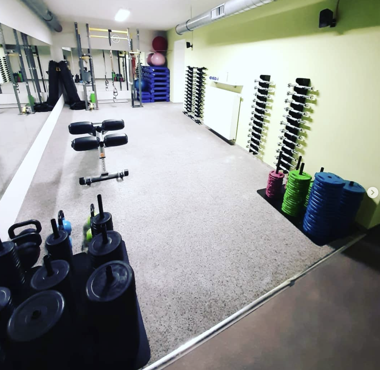 Moderní fitness studio s vybavením